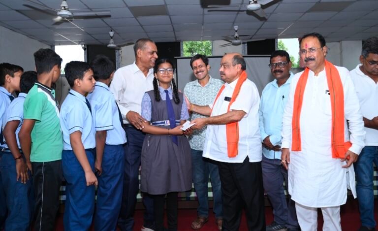 शिक्षा के महापर्व में विधायक पुरन्दर मिश्रा का प्रेरणादायी संदेश: “कलम की ताकत से ही बनेगा आत्मनिर्भर और विकसित भारत”