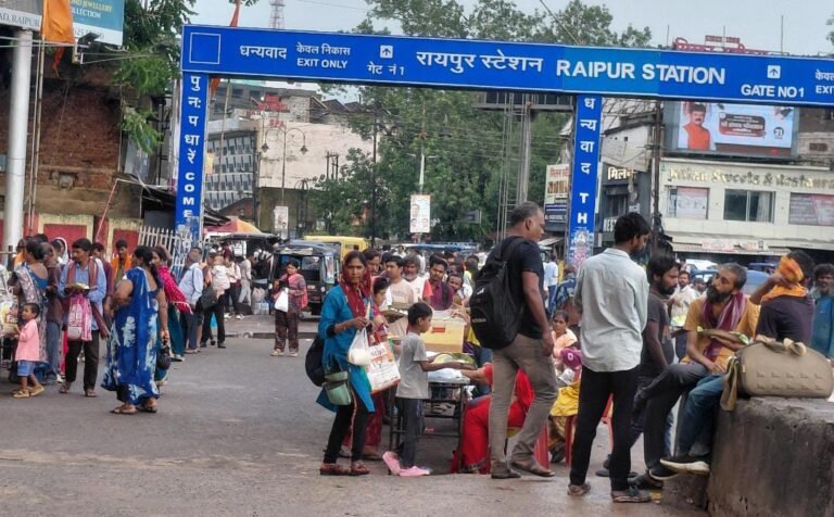 भारी बारिश भी नहीं डिगा सकी आस्था, 17 सालों से जारी ‘महाभंडारे’ में हज़ारों ने ग्रहण किया प्रसाद