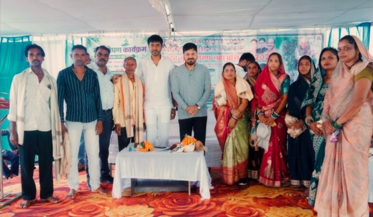 तिल्दा विकासखंड में वृहद वृक्षारोपण महाअभियान 2026 का समापन , तिल्दा जनपद अध्यक्ष टिकेश्वर (सोनू) मनहरे की अध्यक्षता में 102 ग्राम पंचायतों में 1 लाख पौधों का रोपण