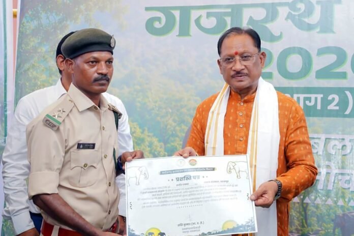 मुख्यमंत्री ने ‘गजरथ यात्रा-भाग 02’ का किया विमोचन, मानव-हाथी द्वंद्व कम करने की पहल को सराहा
