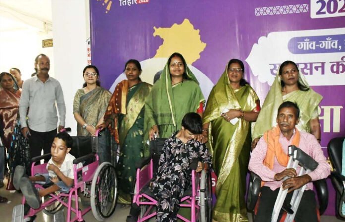 मंत्री राजवाड़े ने दिव्यांगजनों को वितरित किए व्हीलचेयर एवं सहायक उपकरण
