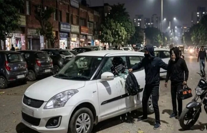 ऑयल गिरने का झांसा देकर कारोबारी की कार रुकवाई, बोनट की फोटो खींचते समय बैग लेकर फरार हुए बदमाश ऑयल गिरने का झांसा देकर कारोबारी की कार रुकवाई, बोनट की फोटो खींचते समय बैग लेकर फरार हुए बदमाश