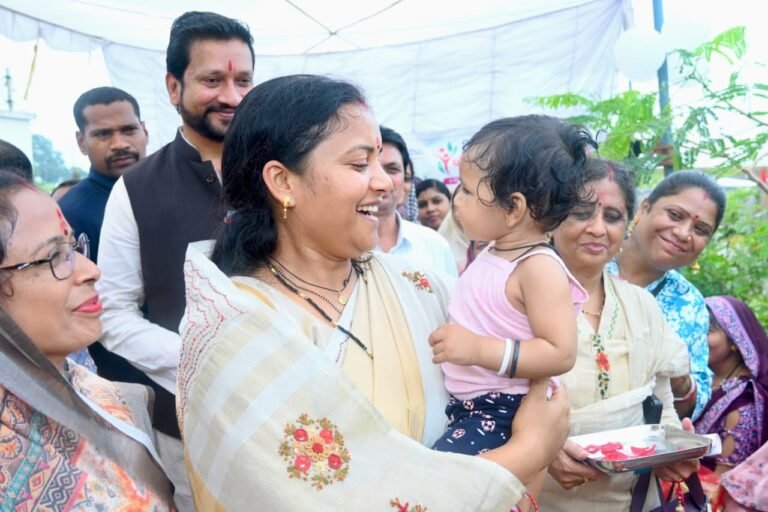 मंत्री राजवाड़े ने आंगनबाड़ी केंद्रों का किया निरीक्षण, बच्चों की सीखने की गतिविधियों और पोषण व्यवस्था का लिया जायजा
