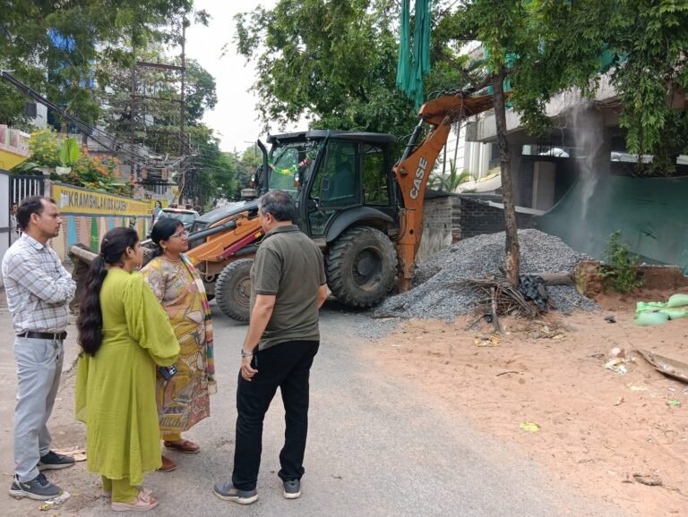 गीतांजलि नगर में अवैध अतिरिक्त निर्माण पर निगम की कार्रवाई, फ्रंट एमओएस में बनाया निर्माण तोड़ा