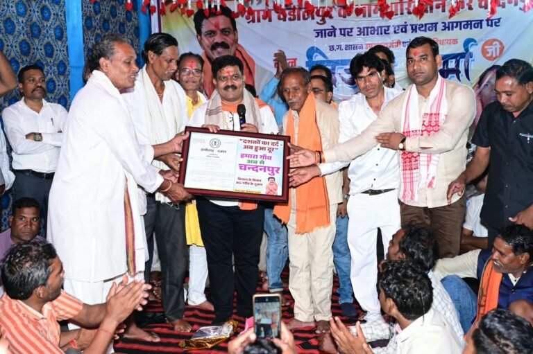 वर्षों पुरानी मांग पूरी, चंडालपुर अब कहलाएगा ‘चंदनपुर’: राजपत्र की प्रति लेकर गांव पहुंचे उप मुख्यमंत्री विजय शर्मा, ग्रामीणों ने मिठाई खिलाकर मनाई खुशी