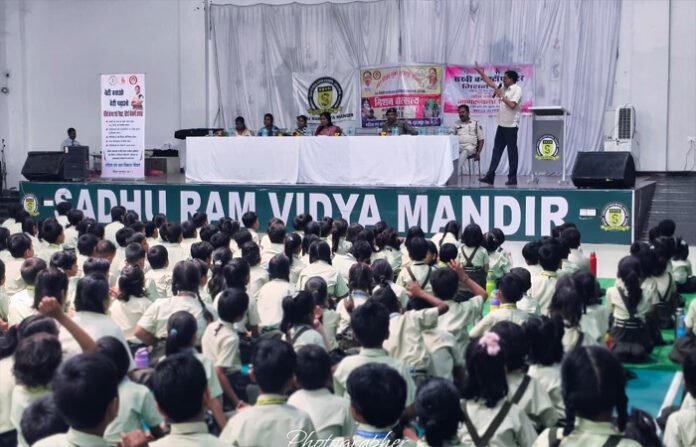 बाल सुरक्षा एवं अधिकारों को लेकर विद्यार्थियों में बढ़ाई जागरूकता, गुड टच-बैड टच, साइबर अपराध, बाल विवाह और नशे के दुष्प्रभावों की दी जानकारी बाल सुरक्षा एवं अधिकारों को लेकर विद्यार्थियों में बढ़ाई जागरूकता, गुड टच-बैड टच, साइबर अपराध, बाल विवाह और नशे के दुष्प्रभावों की दी जानकारी