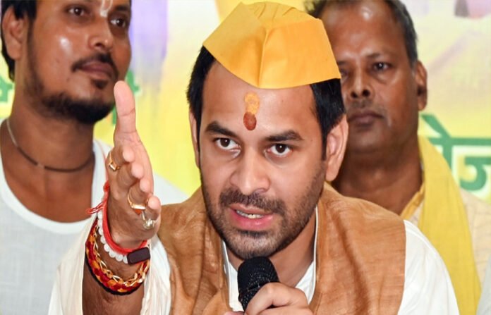 तेज प्रताप यादव को मिली जान से मारने की धमकी, सोशल मीडिया पर नंबर किया सार्वजनिक तेज प्रताप यादव को मिली जान से मारने की धमकी, सोशल मीडिया पर नंबर किया सार्वजनिक