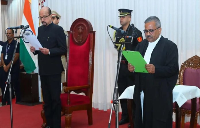 छत्तीसगढ़ को मिला नया चीफ जस्टिस : राज्यपाल ने न्यायाधिपति कृष्ण राम महापात्र को मुख्य न्यायाधीश पद की दिलाई शपथ छत्तीसगढ़ को मिला नया चीफ जस्टिस : राज्यपाल ने न्यायाधिपति कृष्ण राम महापात्र को मुख्य न्यायाधीश पद की दिलाई शपथ