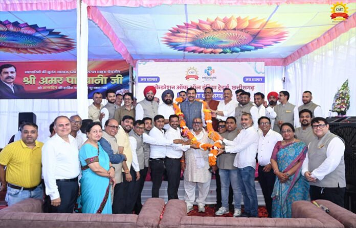 युवा कैट के मेगा हेल्थ कैंप में सैकड़ों व्यापारियों ने कराया स्वास्थ्य परीक्षण