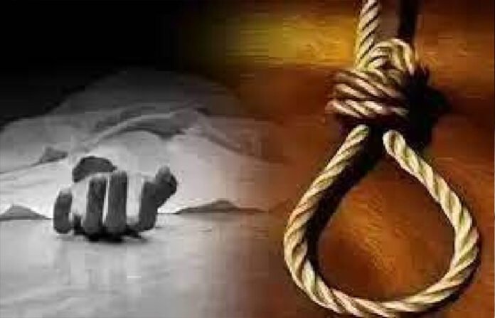कंडक्टर ने बस में लगाई फांसी: भाठागांव बस स्टैंड में हड़कंप, कारण तलाश रही पुलिस