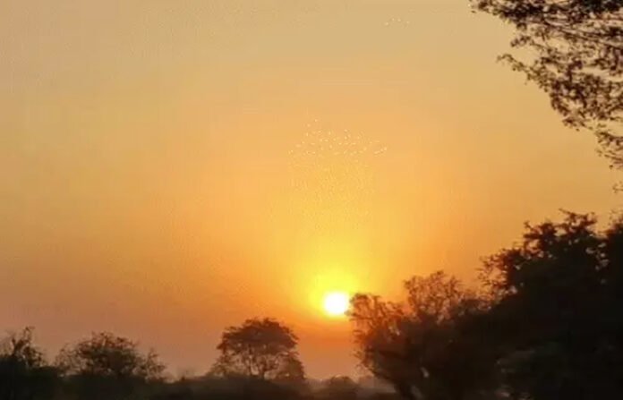 छत्तीसगढ़ में 2-3 दिन में मानसून की विदाई के आसार: बारिश थमने से चढ़ा पारा, रायपुर में आज 34°C तक पहुंचेगा तापमान छत्तीसगढ़ में 2-3 दिन में मानसून की विदाई के आसार: बारिश थमने से चढ़ा पारा, रायपुर में आज 34°C तक पहुंचेगा तापमान