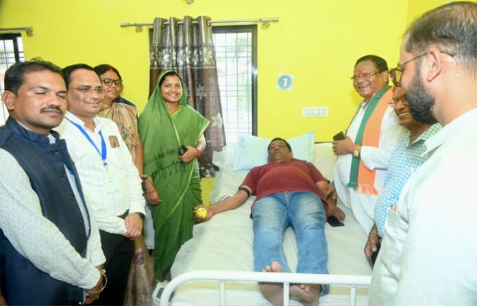 रक्तदान से जरूरतमंदों को मिलता है जीवन का संबल- मंत्री राजवाड़े