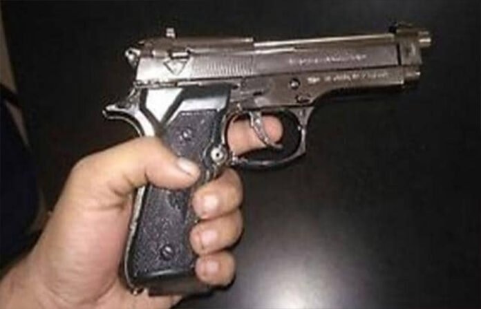 प्रेस क्लब में पिस्टल लहराने के बाद हवाई फायरिंग, सदस्यता विवाद में आरोपी गिरफ्तार
