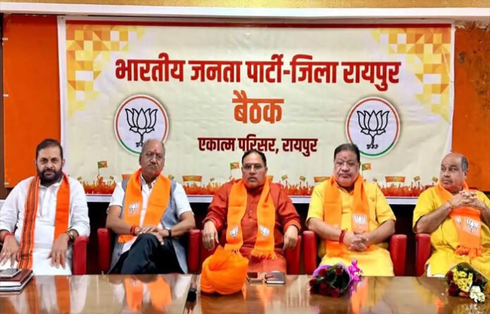 छत्तीसगढ़ BJP का मिशन 2028 शुरू: बूथ मजबूत करने पर जोर, कर्मवीर सिंह ने तय किया रोडमैप