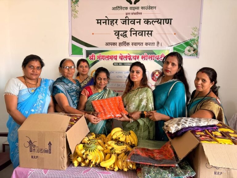 सेवा संकल्प अभियान के तहत वृद्धाश्रम में बुजुर्गों को वितरित की गईं साड़ियां, गमछे और खाद्य सामग्री