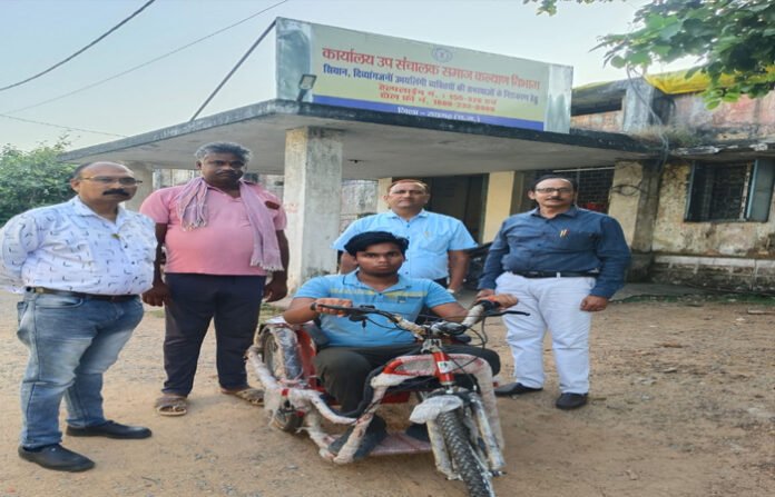 मोटराइज्ड ट्राइसाइकिल से आसान हुई हिमेश की राह, पढ़ाई और आत्मनिर्भरता को मिला संबल
