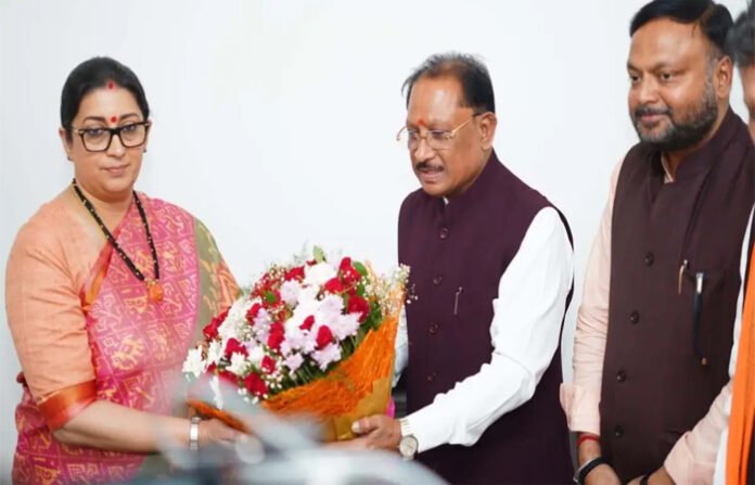 रायपुर पहुंचीं स्मृति ईरानी: CM साय समेत भाजपा नेताओं ने किया स्वागत