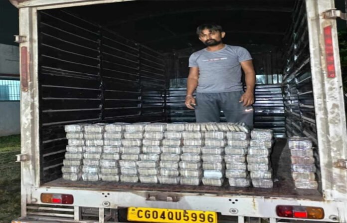 CG NEWS : रायपुर से नागपुर जा रहा था 4 करोड़ कैश, भिलाई में पकड़ी गई पिकअप, नोटों के बंडल देखकर पुलिस भी रह गई दंग