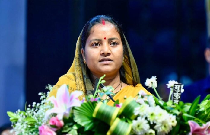 पीएमजीएसवाई की बदहाल सड़कों पर मंत्री लक्ष्मी राजवाड़े सख्त: गारंटी अवधि में शामिल सड़कों का निरीक्षण कर शीघ्र मरम्मत कराने के निर्देश पीएमजीएसवाई की बदहाल सड़कों पर मंत्री लक्ष्मी राजवाड़े सख्त: गारंटी अवधि में शामिल सड़कों का निरीक्षण कर शीघ्र मरम्मत कराने के निर्देश