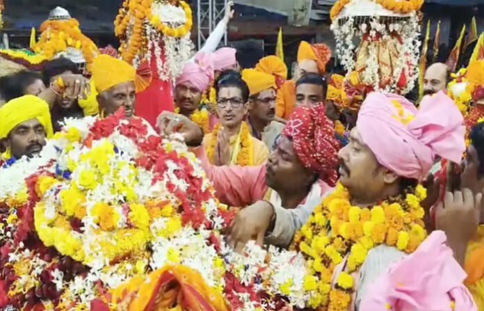 बस्तर दशहरा में मावली परघाव की रस्म संपन्न, माता की डोली के स्वागत में उमड़ा श्रद्धालुओं का सैलाब