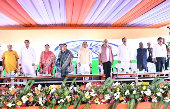 रायपुर-कुरूद और रावघाट नई रेल सेवाओं का शुभारंभ: सांसद बृजमोहन अग्रवाल ने दी दशहरे की बधाई, कहा- 'बस्तर को रेल से जोड़ना बनेगा ऐतिहासिक'