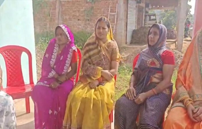 कुबेरपुर सड़क हादसा: पीड़ित परिवार से मिलीं मंत्री लक्ष्मी राजवाड़े, पुलिस-प्रशासन की कार्यप्रणाली पर उठाए सवाल