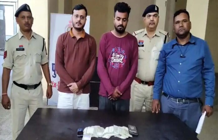 QR कोड से ठगी का बड़ा खेल: 45 च्वाइस सेंटर संचालक बने शिकार, 1 लाख कैश, कार और स्कूटी समेत दो आरोपी गिरफ्तार