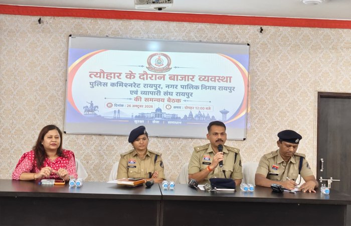 त्योहारी सीजन में रायपुर के बाजारों पर पुलिस की नजर, अतिक्रमण करने वालों पर होगी कार्रवाई; जाम की सूचना के लिए हेल्पलाइन नंबर जारी