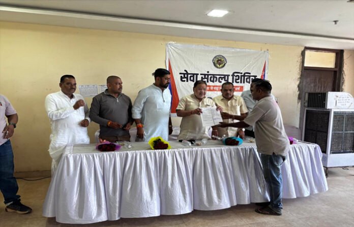 जोन स्तरीय सेवा संकल्प शिविर में पहुंचे विधायक सुनील सोनी, हितग्राहियों को वितरित किए भवन अनुज्ञा पत्र, आधार और राशन कार्ड