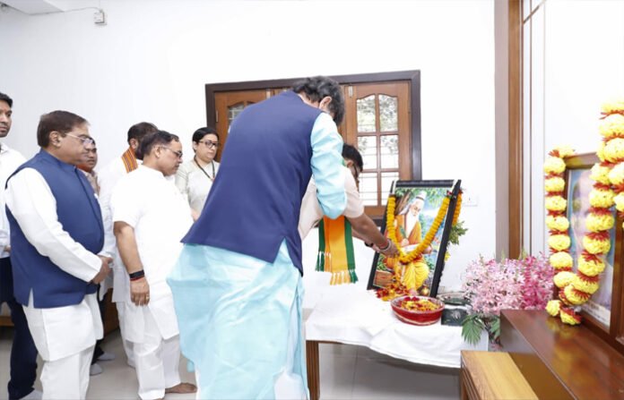 भाजपा प्रदेश कार्यालय में आदिकवि महर्षि वाल्मीकि जयंती पर पुष्पांजलि कार्यक्रम संपन्न भाजपा प्रदेश कार्यालय में आदिकवि महर्षि वाल्मीकि जयंती पर पुष्पांजलि कार्यक्रम संपन्न